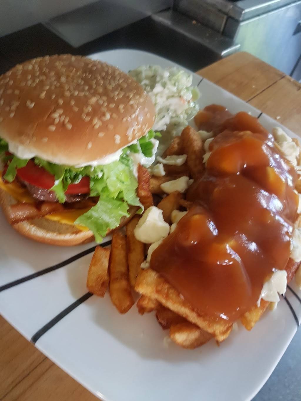 Casse-croûte chez Catherine | restaurant | 260 Rue Principale, Saint-Alban, QC G0A 3B0, Canada | 4182684457 OR +1 418-268-4457