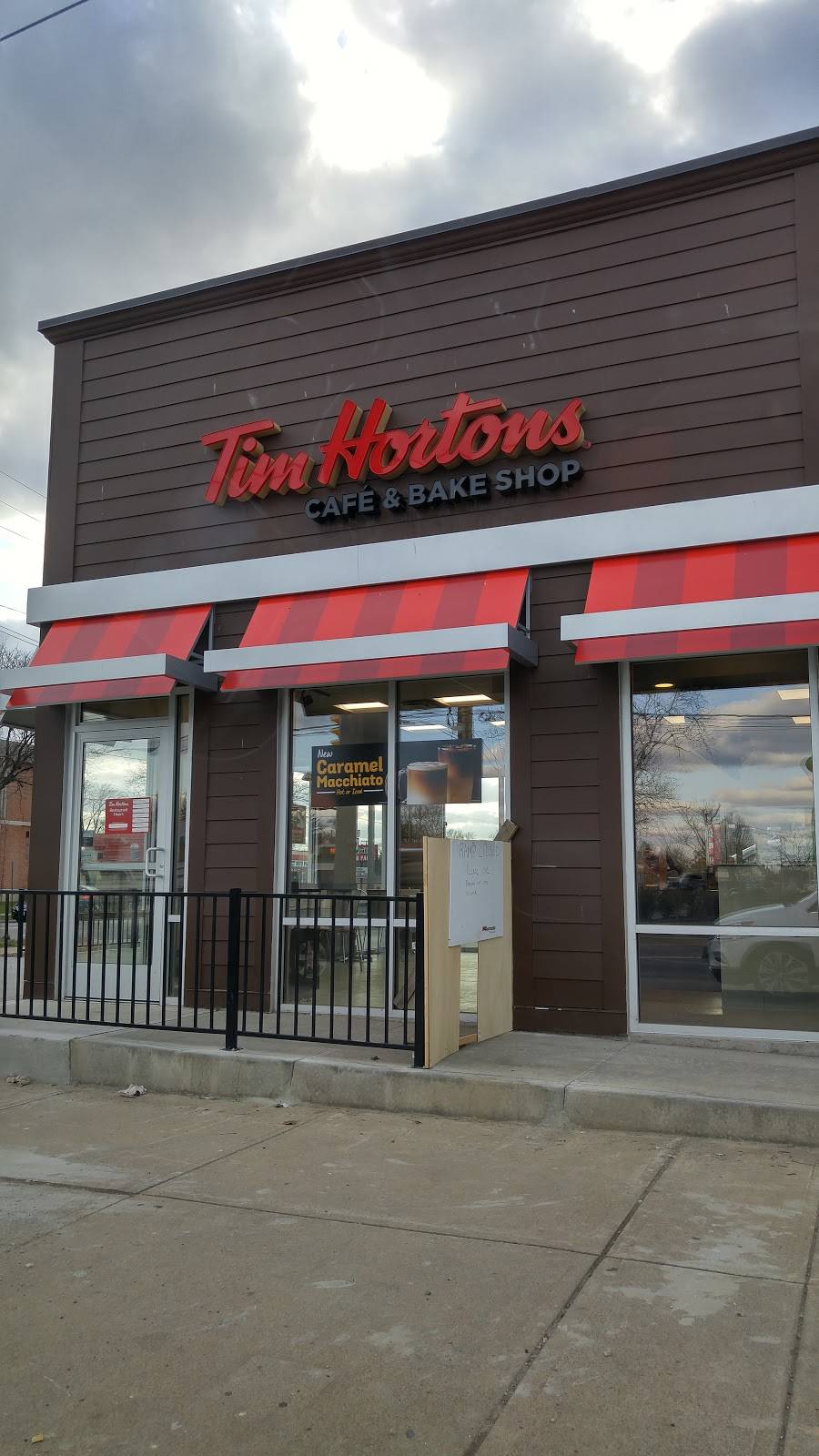 Tim Hortons | restaurant | 3120 E Main St, Columbus, OH 43209, USA | 6148249468 OR +1 614-824-9468