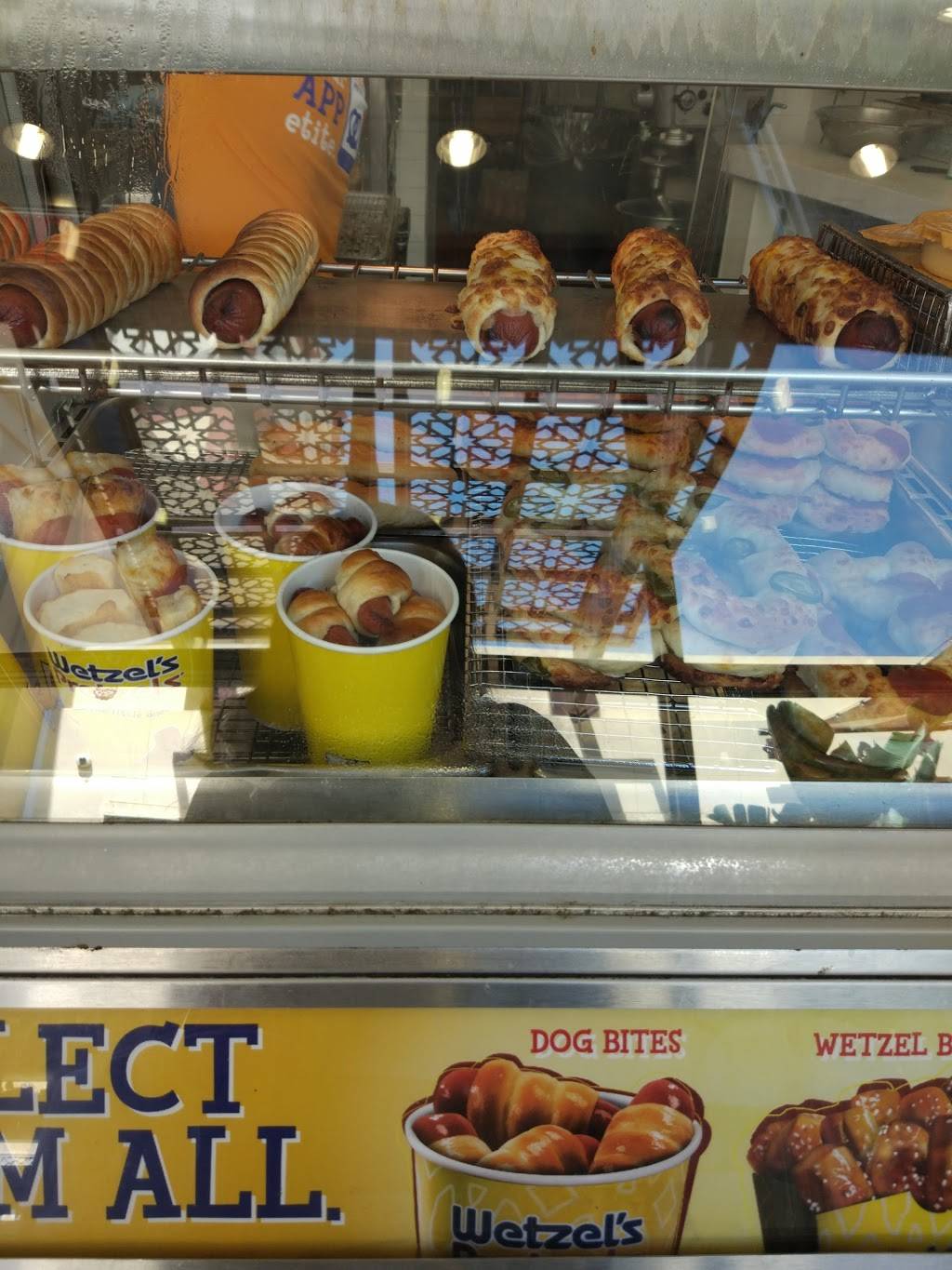 Wetzels Pretzels | restaurant | 71 Fortune Rd #836, Irvine, CA 92618, USA | 9496778831 OR +1 949-677-8831