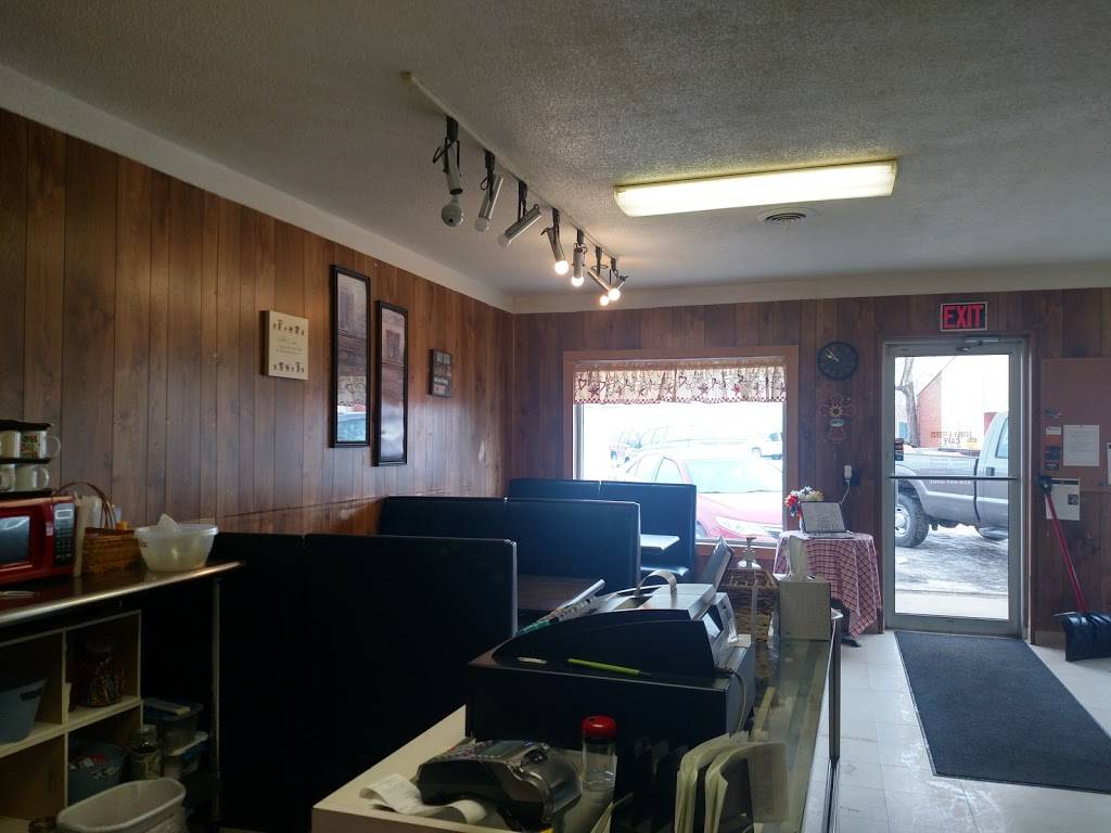 Family & Friends Cafe LLC | restaurant | 106 E Main St, Drexel, MO 64742, USA | 8166572001 OR +1 816-657-2001