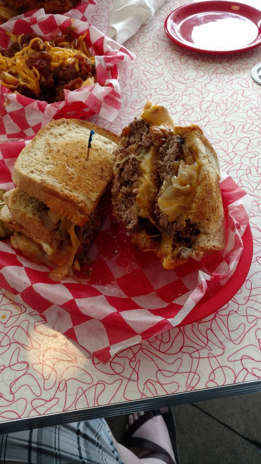 The Classic Garage | restaurant | 2111 3rd St, Eau Claire, WI 54703, USA | 7155987200 OR +1 715-598-7200