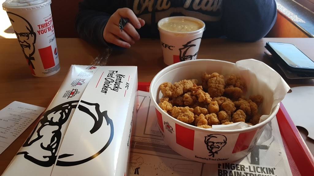 KFC | restaurant | 3927 Center Point Rd NE, Cedar Rapids, IA 52402, USA | 3193932123 OR +1 319-393-2123
