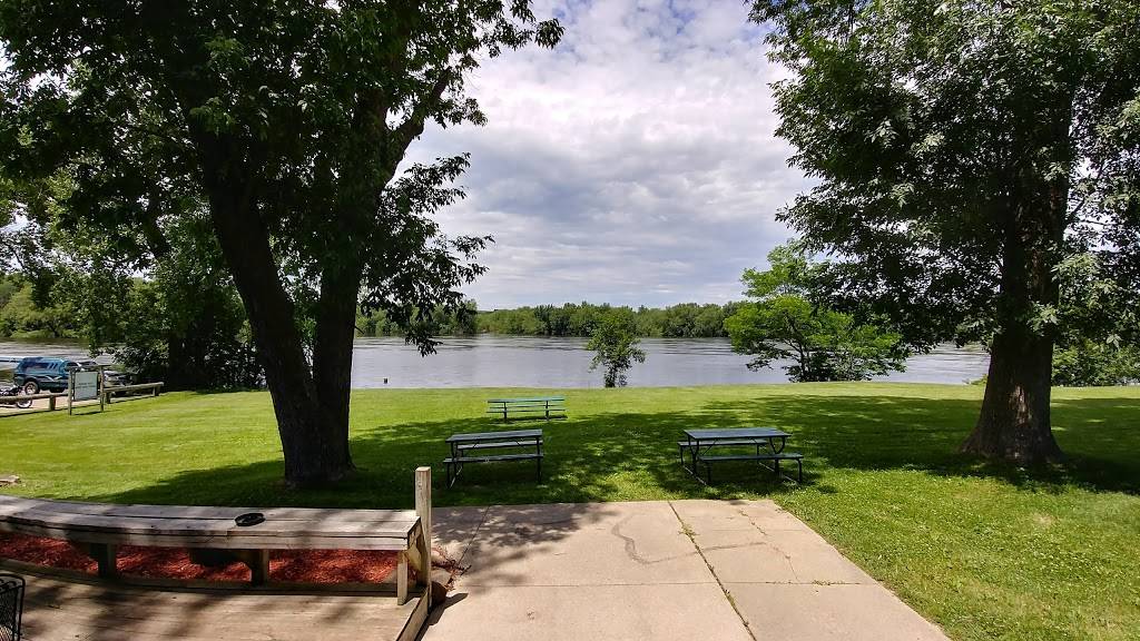 Hookers Resort | restaurant | W9370 Co Rd V, Poynette, WI 53955, USA | 6086357867 OR +1 608-635-7867