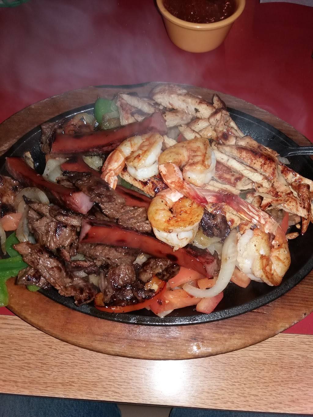 La Tapatia Restaurant | restaurant | 420 S San Patricio St, Sinton, TX 78387, USA | 3613641691 OR +1 361-364-1691