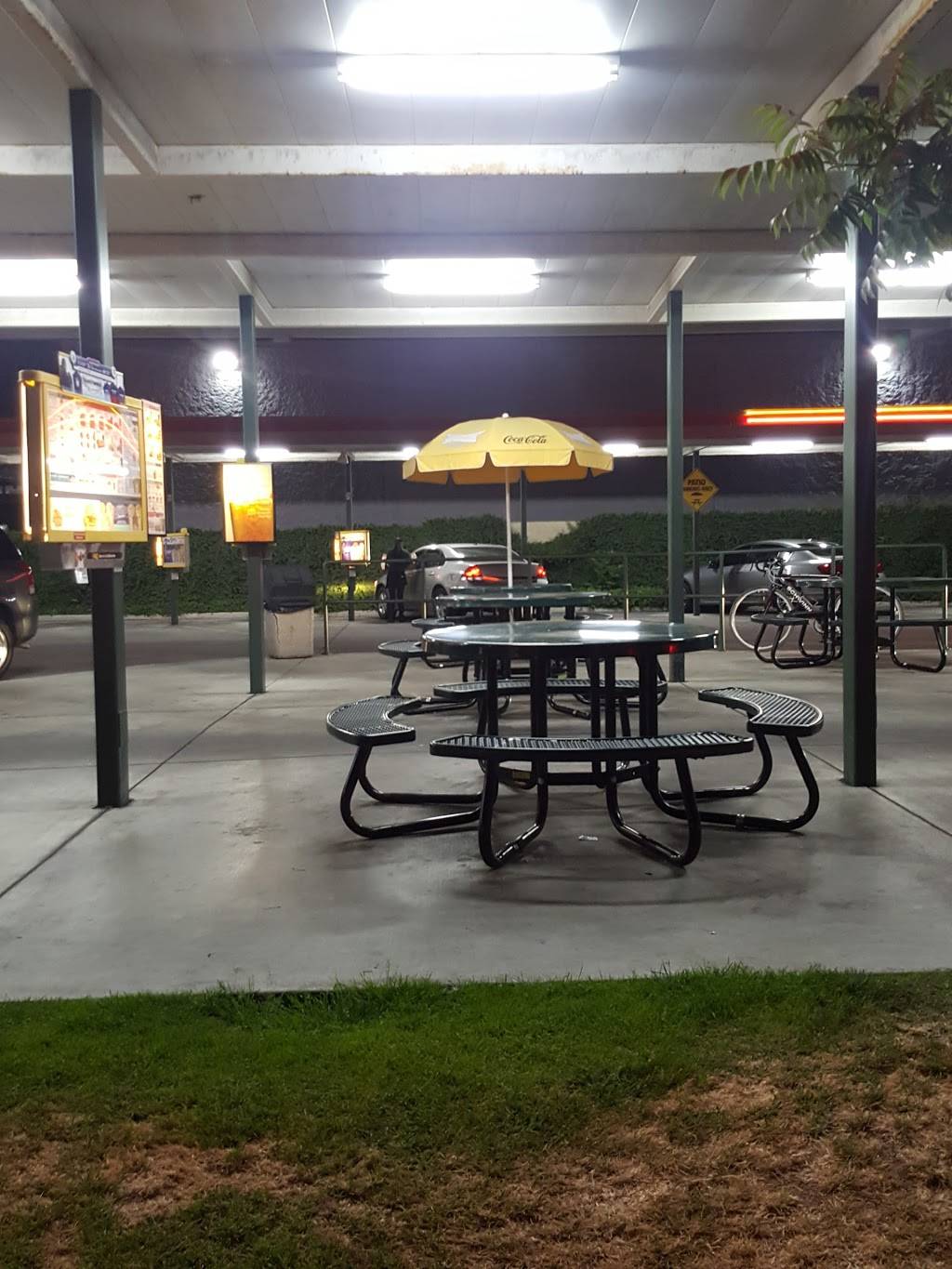 Sonic Drive-In | restaurant | 4687 N Blackstone Ave, Fresno, CA 93726, USA | 5592219300 OR +1 559-221-9300