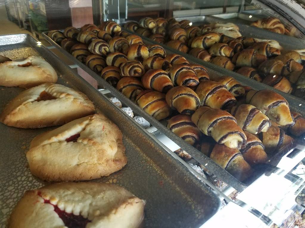 Unique Pastry | bakery | 18381 Ventura Blvd, Tarzana, CA 91356, USA | 8187573100 OR +1 818-757-3100