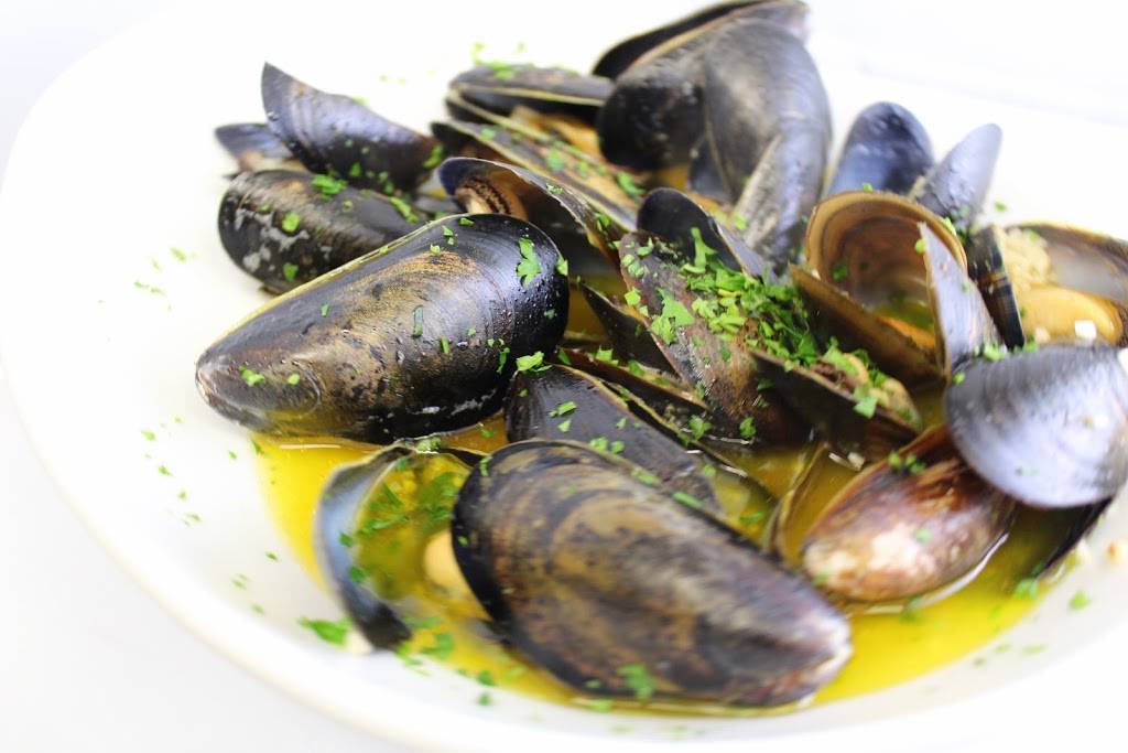 Pointe Dining | restaurant | 1881 7 Mile Dr, New Philadelphia, OH 44663, USA | 3303644303 OR +1 330-364-4303