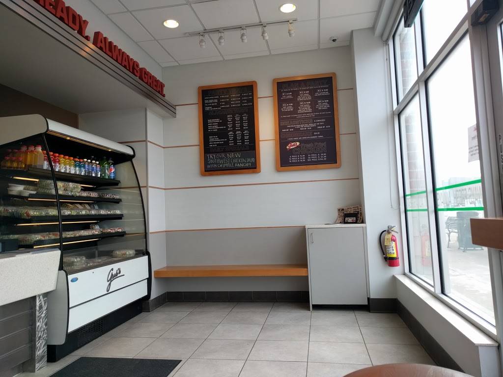 Guss Carry Out | meal takeaway | 10590 Highland Rd, Hartland, MI 48353, USA | 8106326158 OR +1 810-632-6158