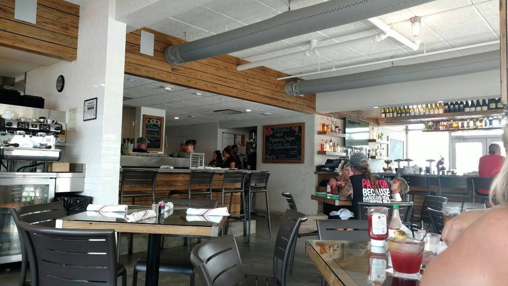 Salt Cracker Fish Camp | restaurant | 25 Causeway Blvd, Clearwater, FL 33767, USA | 7274426910 OR +1 727-442-6910