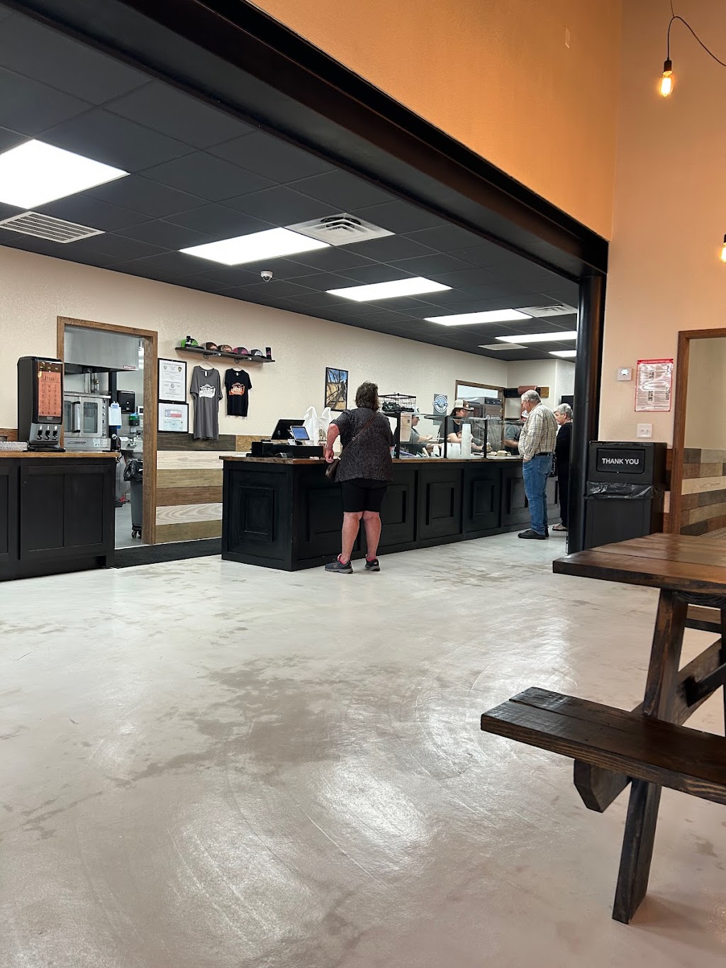 Mouts Barbeque | restaurant | 413 TX-124, Winnie, TX 77665, USA | 4092961050 OR +1 409-296-1050