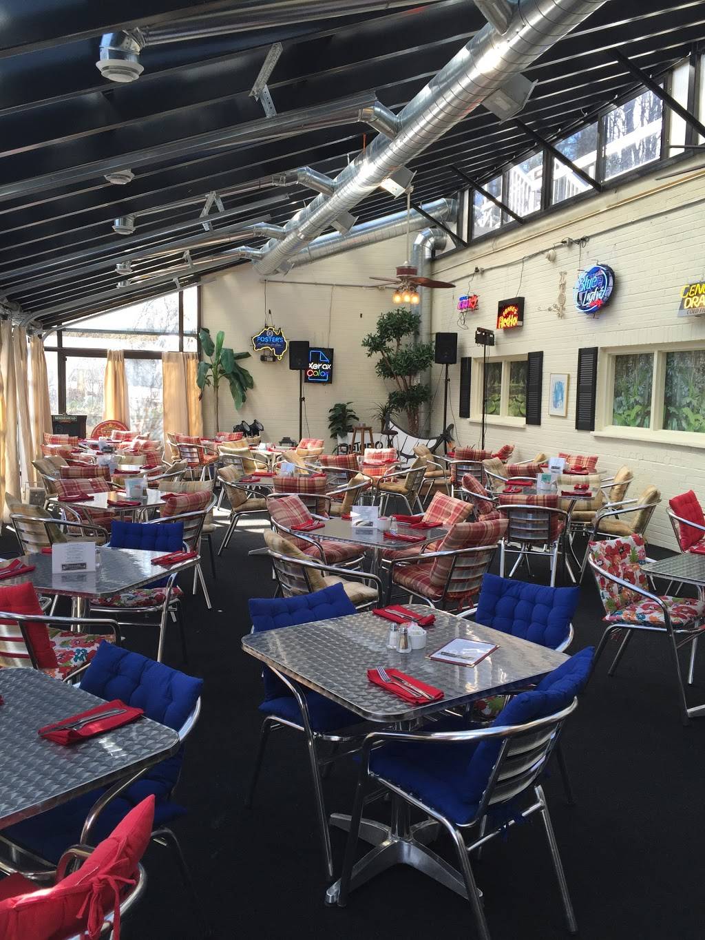 Hotel Carlyle & Restaurant | night club | 86 John St, Port Hope, ON L1A 2Z2, Canada | 9058855500 OR +1 905-885-5500