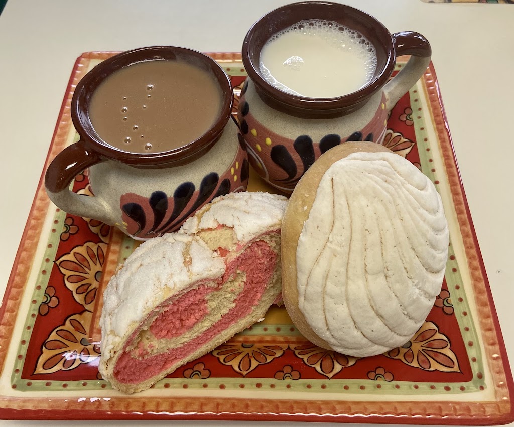 El Molcajete Bakery & Deli | restaurant | 1077 Huntingdon Ave, Waterbury, CT 06704, USA | 2037579699 OR +1 203-757-9699