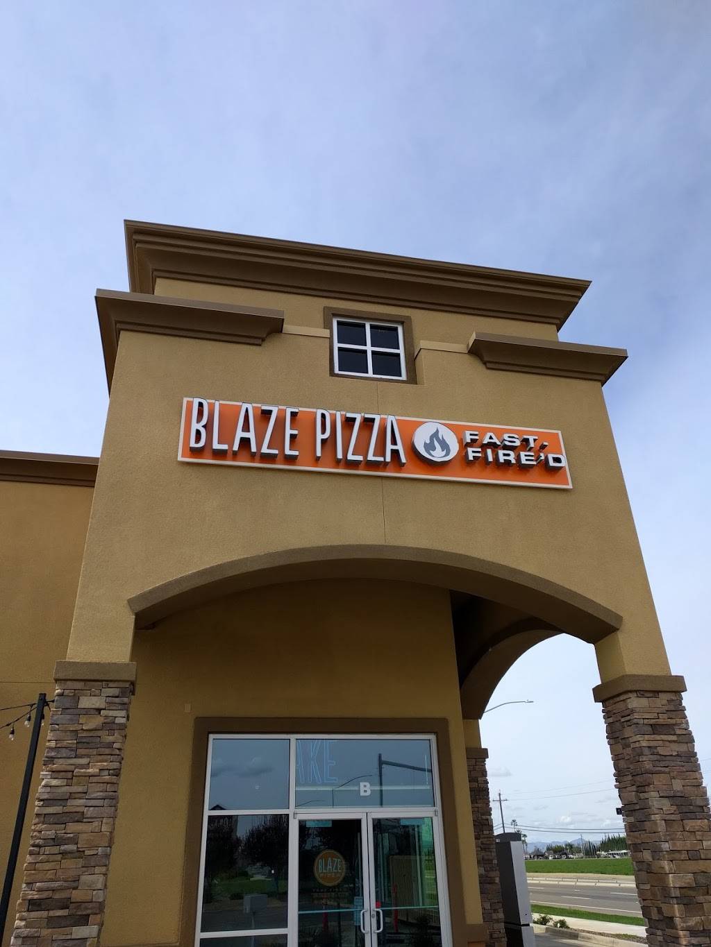 Blaze Pizza | meal takeaway | 1335 W Pacheco Blvd, Los Banos, CA 93635, USA | 2088347995 OR +1 208-834-7995