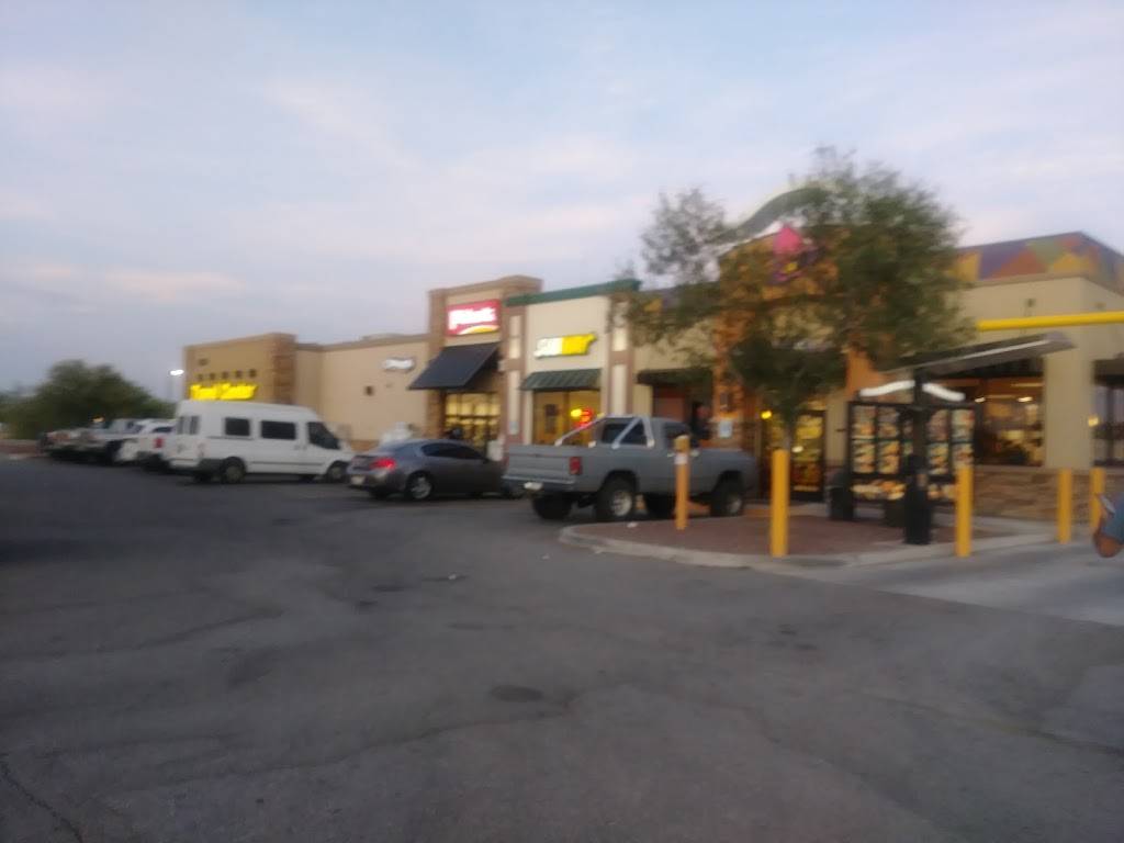 Taco Bell | restaurant | 5570 E Travel Plaza Way, Tucson, AZ 85756, USA | 5206633424 OR +1 520-663-3424