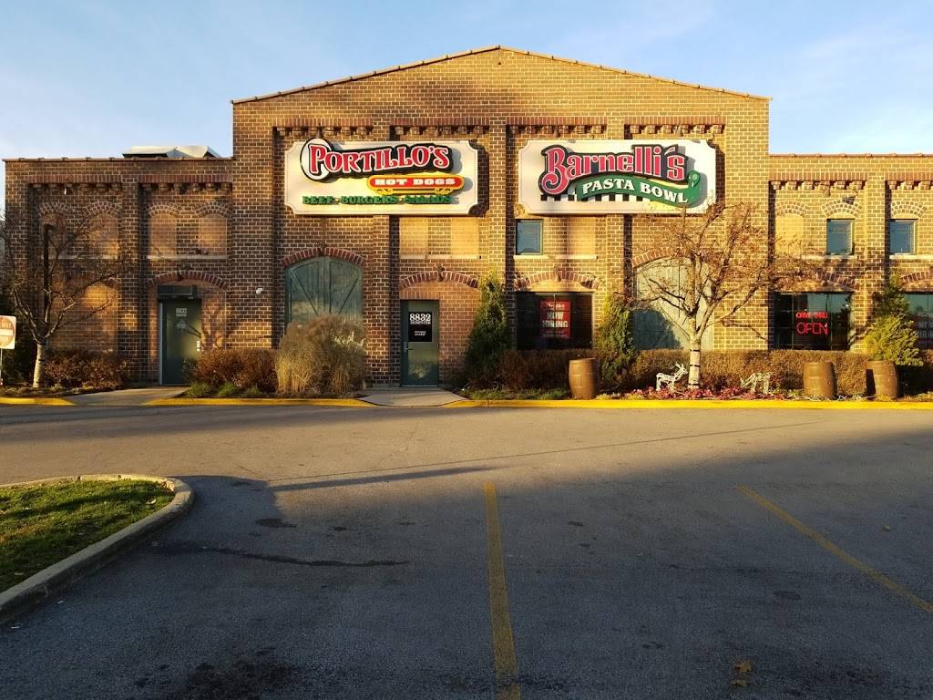 Portillos Hot Dogs | meal takeaway | 8832 W Dempster St, Niles, IL 60714, USA | 8477950600 OR +1 847-795-0600