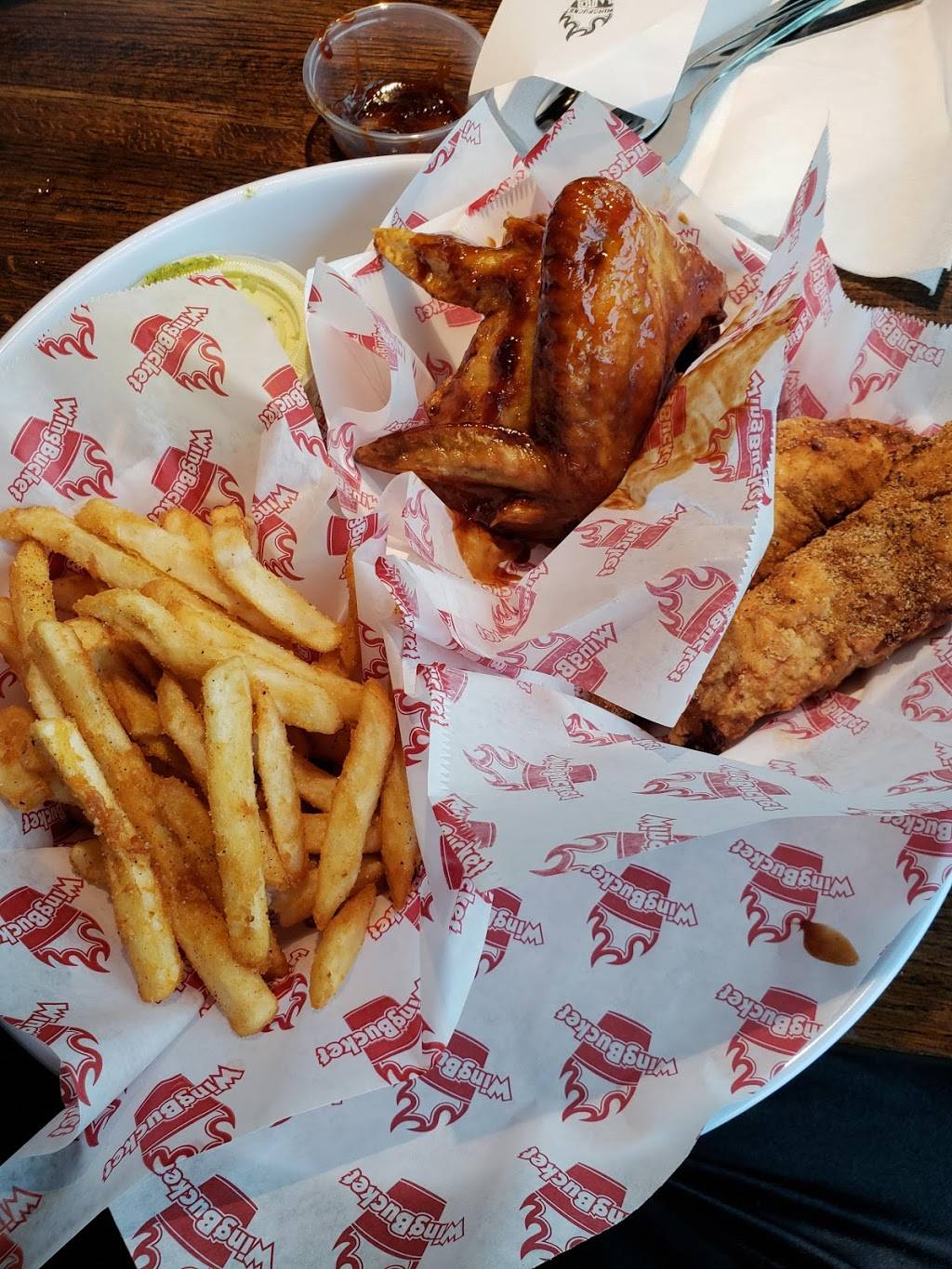 Wing Bucket | restaurant | 305 FM1382, Cedar Hill, TX 75104, USA | 4695750054 OR +1 469-575-0054