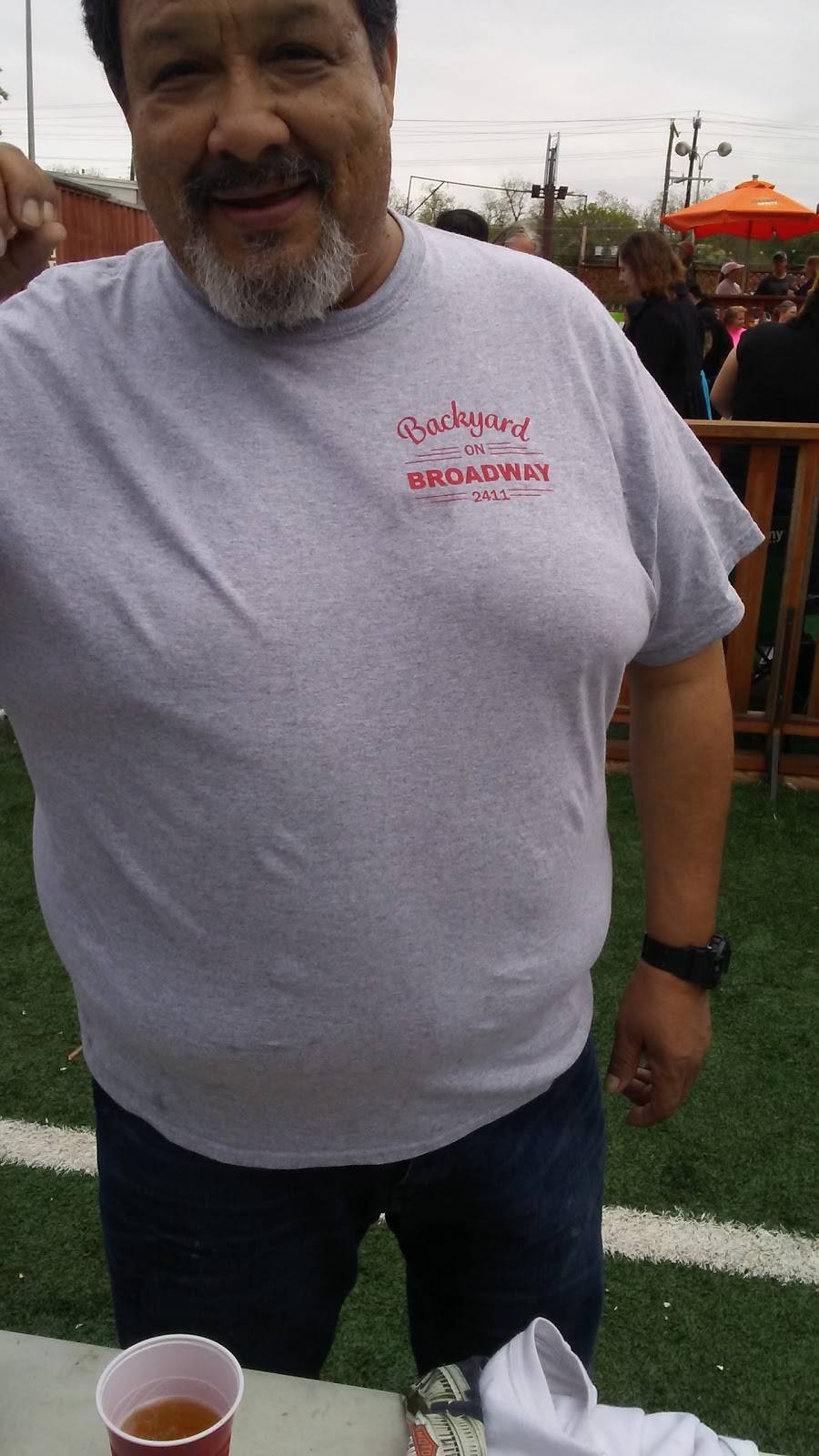 Backyard on Broadway | restaurant | 2411 Broadway St, San Antonio, TX 78215, USA | 2109512607 OR +1 210-951-2607