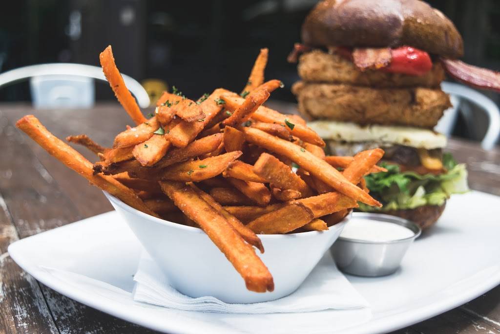 BLK Burgrz | restaurant | 27742 Antonio Pkwy, Ladera Ranch, CA 92694, USA | 9494296666 OR +1 949-429-6666