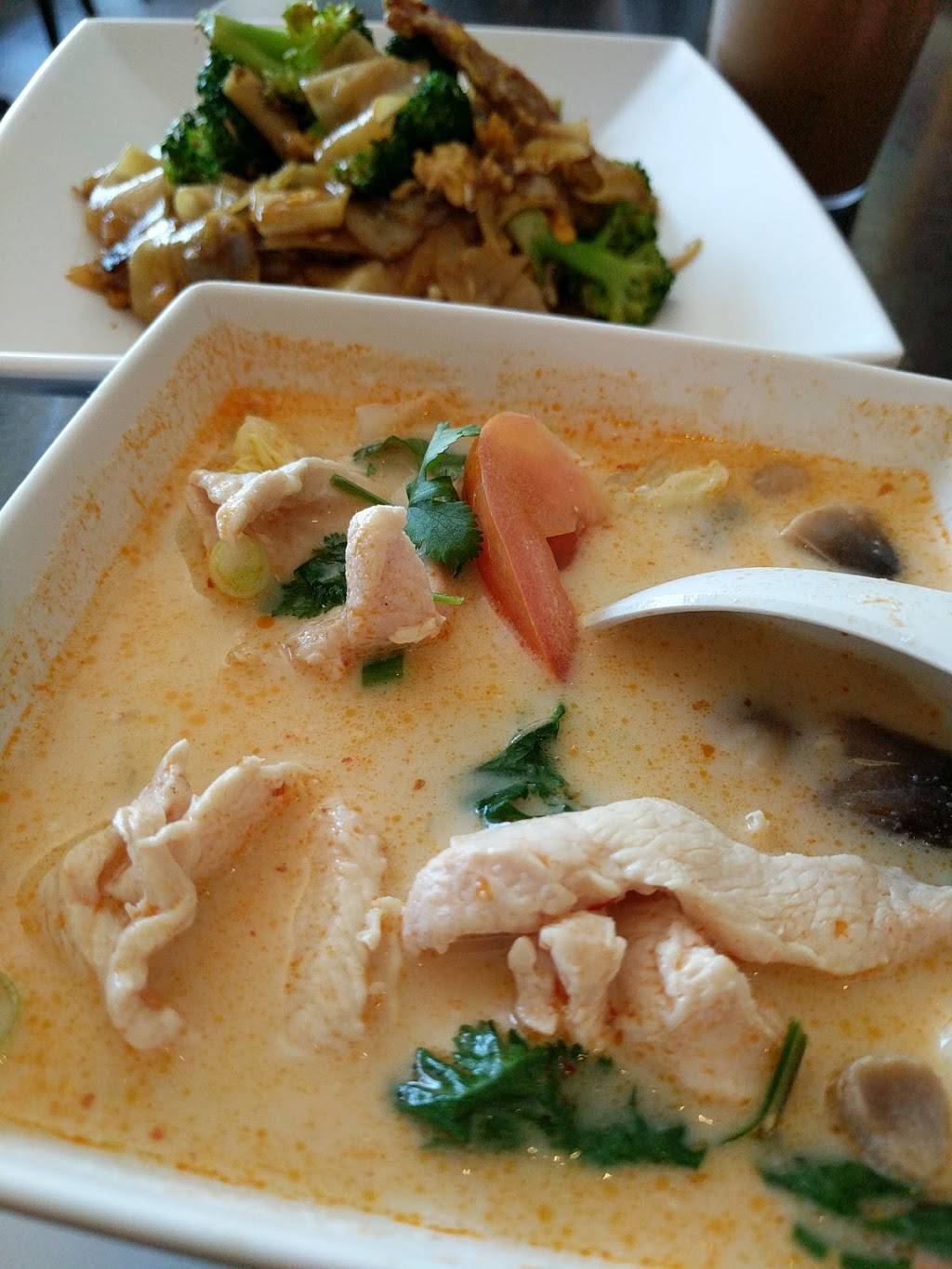 Season Thai Cuisine | restaurant | 166 E Orange Grove Ave, Burbank, CA 91502, USA | 8188457387 OR +1 818-845-7387