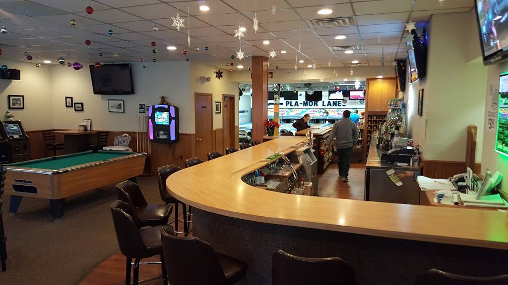 Pla-Mor Lanes | restaurant | 300 E Main St, Chilton, WI 53014, USA | 9208492131 OR +1 920-849-2131