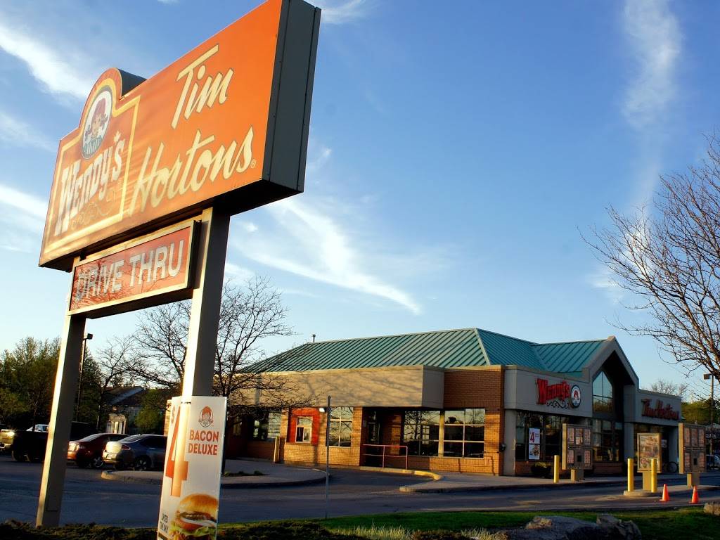 Wendys | restaurant | 6 Edgewater St, Kanata, ON K2L 1V8, Canada | 6138013914 OR +1 613-801-3914