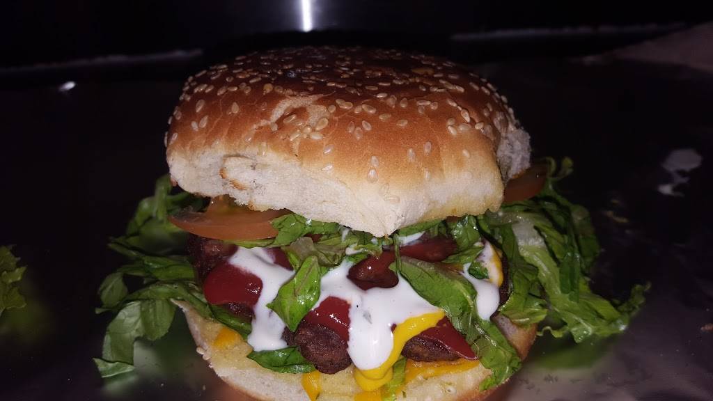 Lazio Pizza & Wings | restaurant | 1022 Barton St E, Hamilton, ON L8L 3E1, Canada | 9055478787 OR +1 905-547-8787