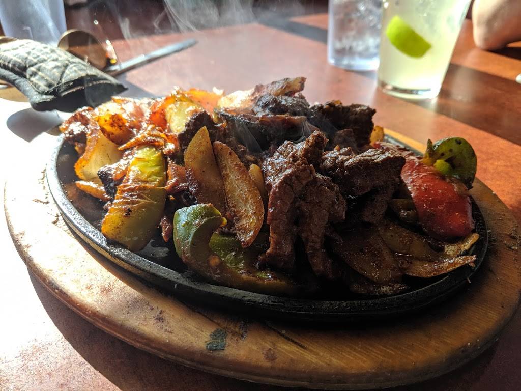 Las Tortillas Mexican Restaurant | restaurant | 15051 Crestone Ave, Rosemount, MN 55068, USA | 6513322200 OR +1 651-332-2200