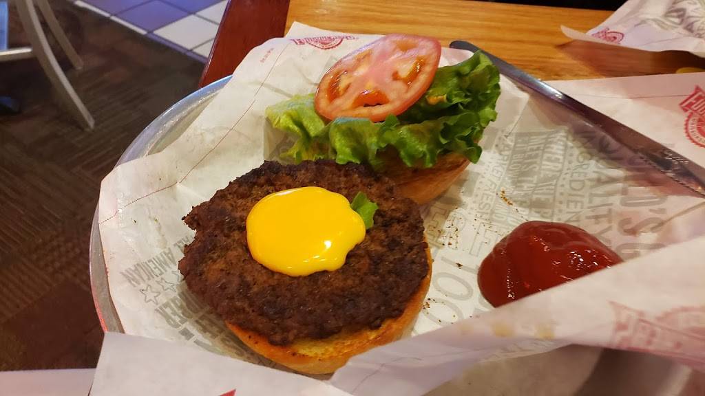 Fuddruckers | restaurant | 1509 John B White Sr Blvd, Spartanburg, SC 29301, USA | 8645768329 OR +1 864-576-8329