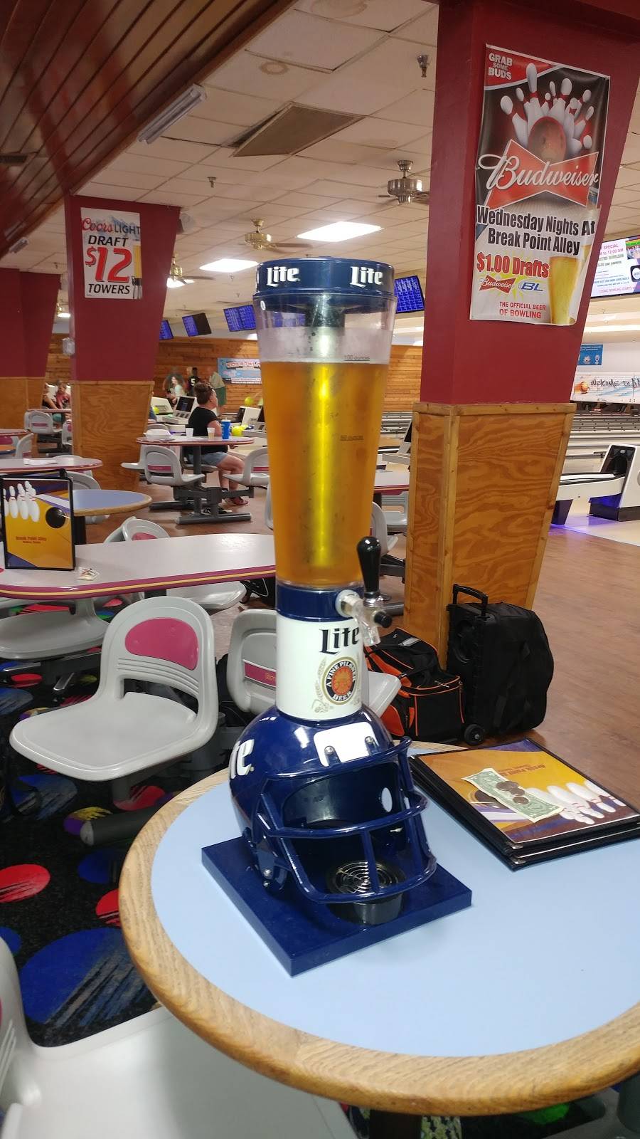 Break Point Alley | night club | 1950 Classique Ln, Tavares, FL 32778, USA | 3523435333 OR +1 352-343-5333