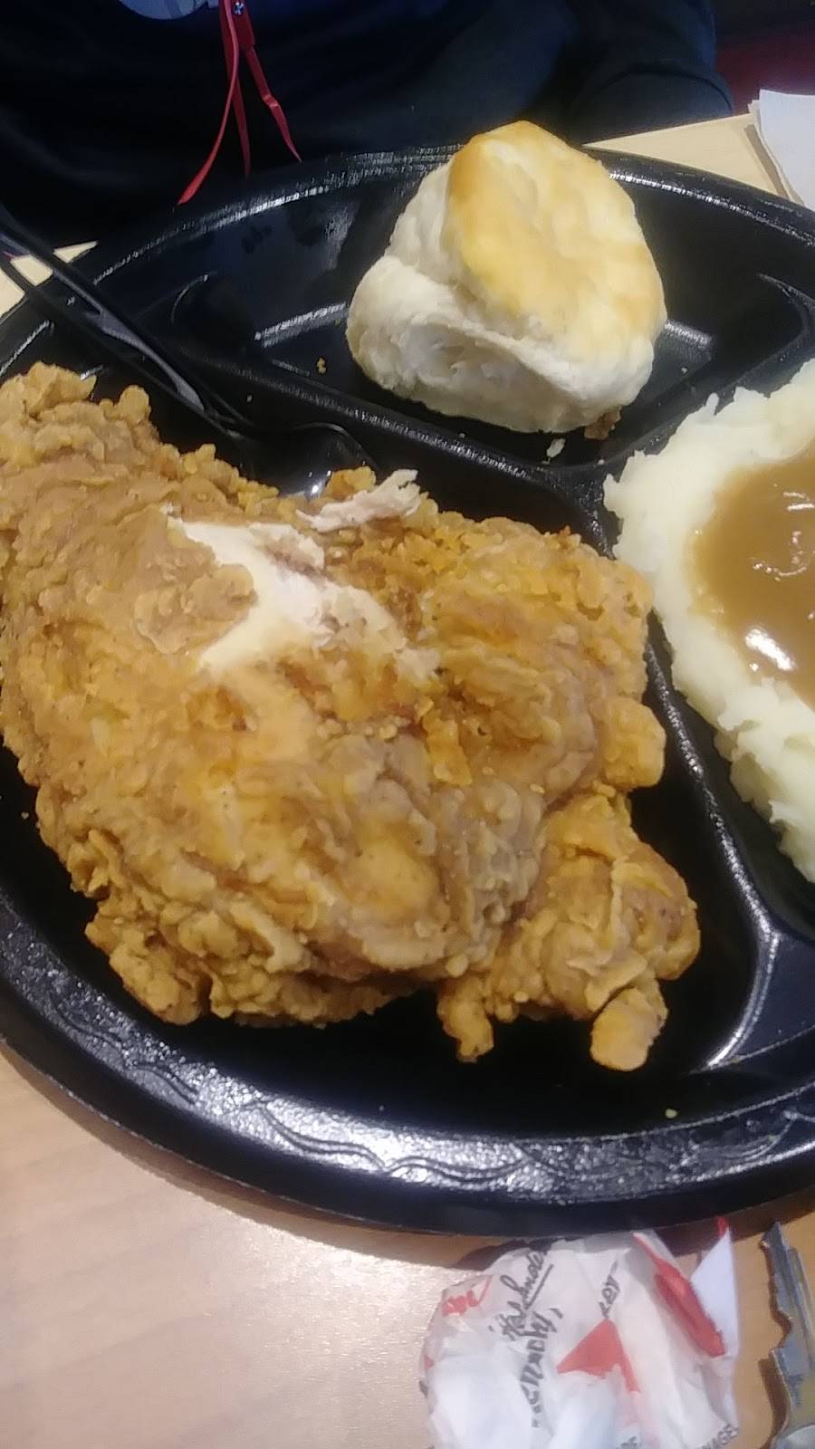 KFC | restaurant | 902 E Euclid Ave, Des Moines, IA 50316, USA | 5152650815 OR +1 515-265-0815