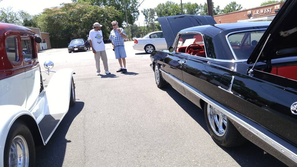 Firehouse Biscuits and Burgers | restaurant | 640 W Ridgeway St, Warrenton, NC 27589, USA | 2522577057 OR +1 252-257-7057