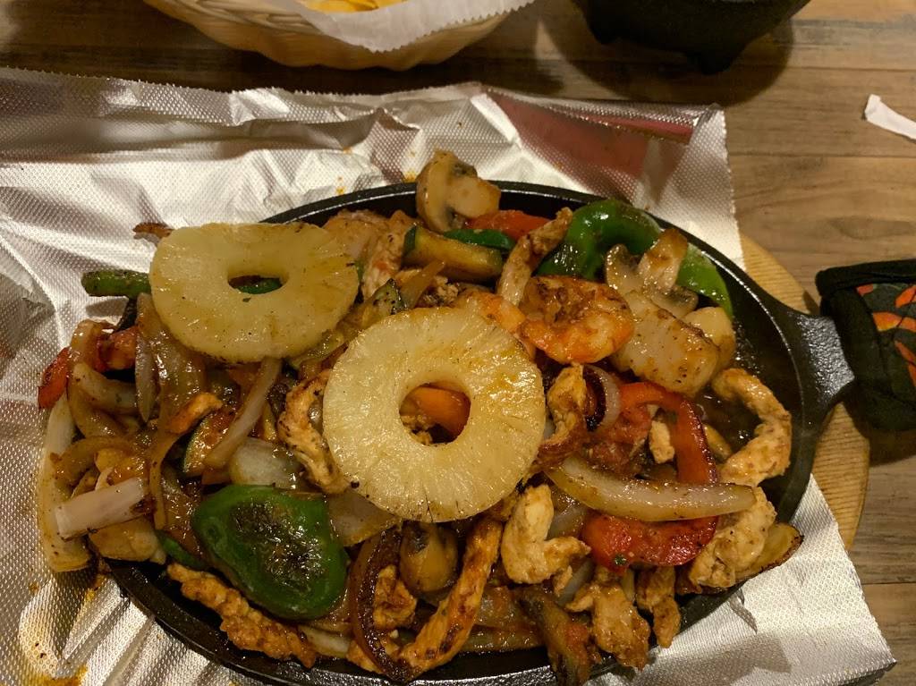 La Cantina | restaurant | 620 Nygaard St, Stoughton, WI 53589, USA | 6084001266 OR +1 608-400-1266