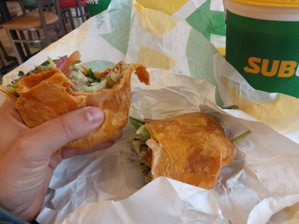 Subway Restaurants | restaurant | 1634 E 10th St, Indianapolis, IN 46201, USA | 3176361231 OR +1 317-636-1231