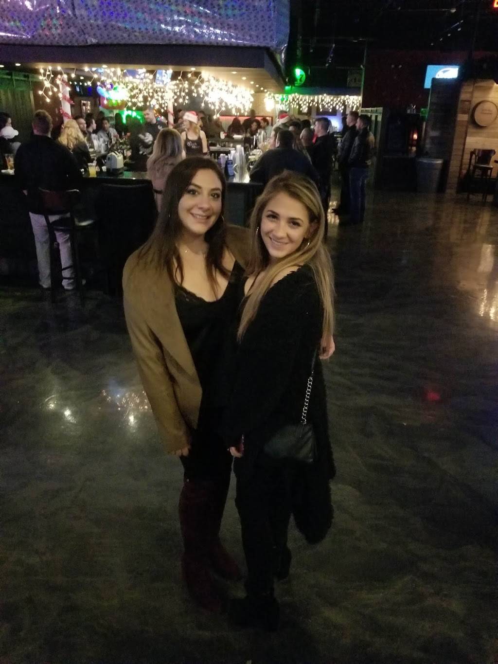 Coach House Bar & Grill | restaurant | 1626 E Algonquin Rd, Schaumburg, IL 60193, USA | 2248016619 OR +1 224-801-6619