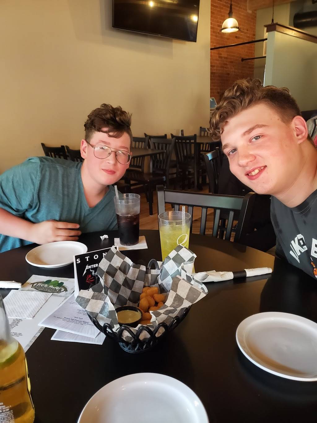 Landmark Taphouse and Grille | restaurant | 21 N Main St, Three Rivers, MI 49093, USA | 2698583066 OR +1 269-858-3066