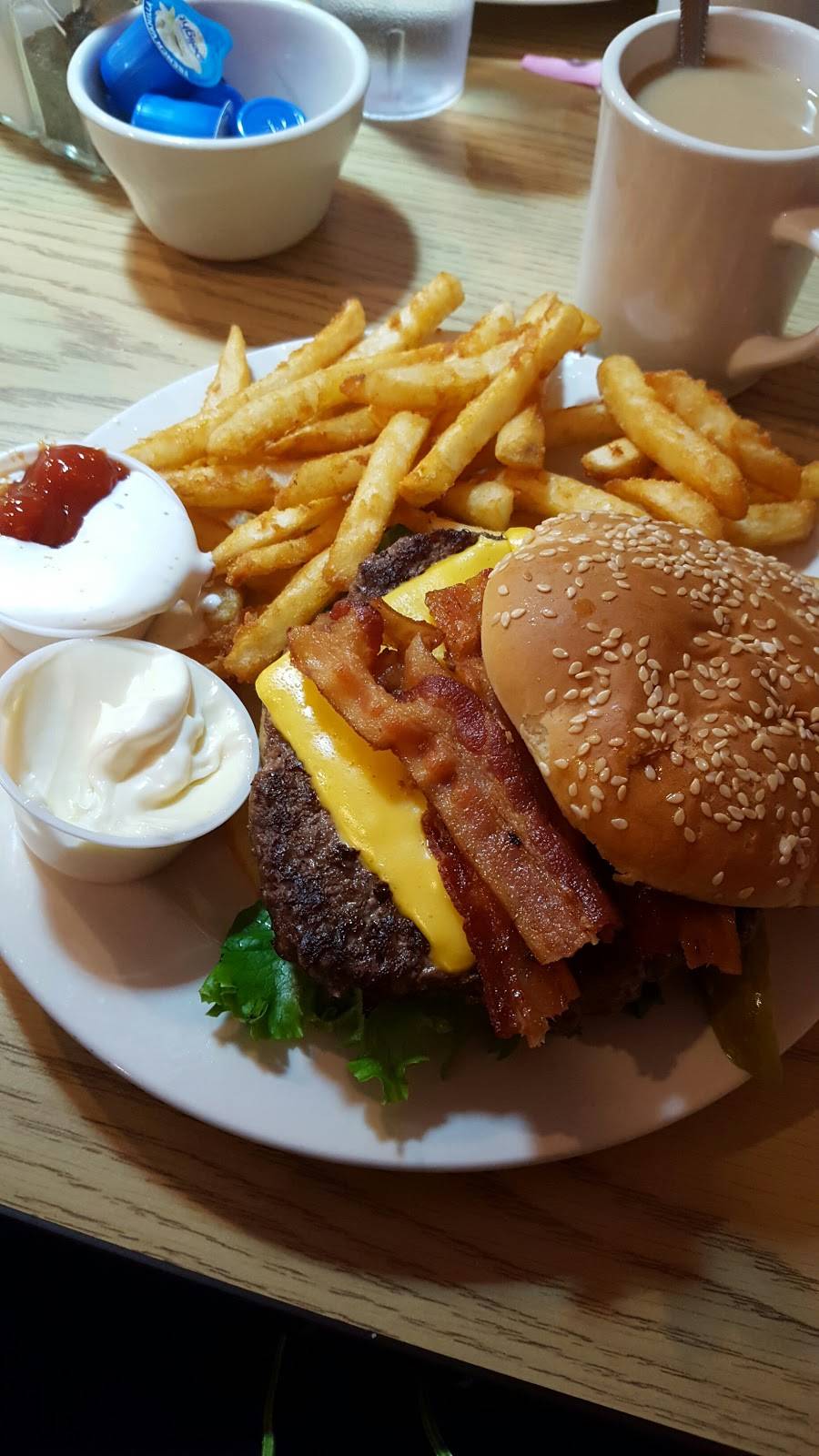 Kaddys Kafe | restaurant | 230 Main St #298, La Crescent, MN 55947, USA | 5078952900 OR +1 507-895-2900