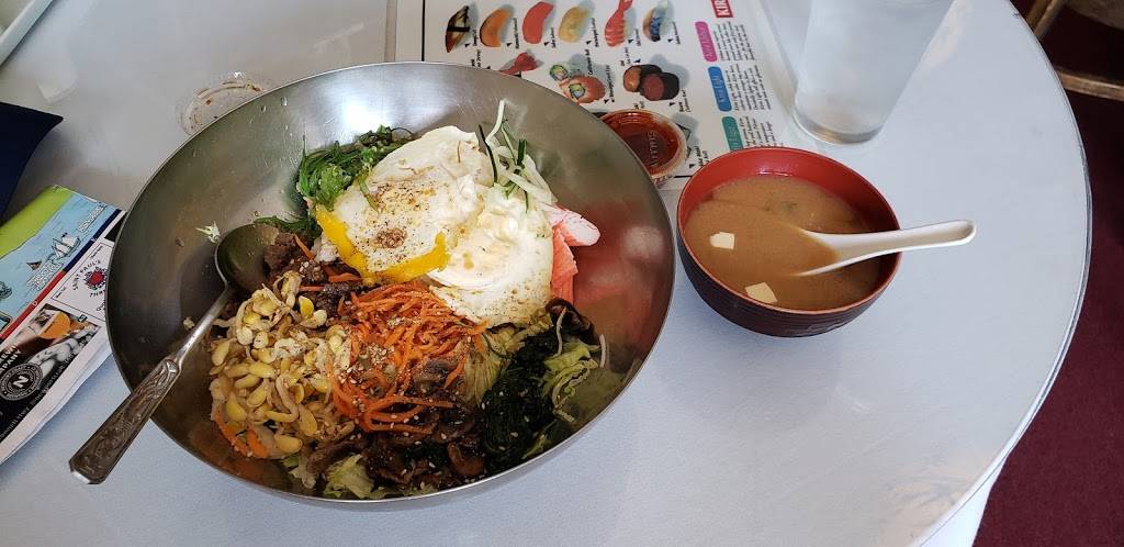 Sumo Sushi | restaurant | 198 Thames St #1, Newport, RI 02840, USA | 4018482307 OR +1 401-848-2307