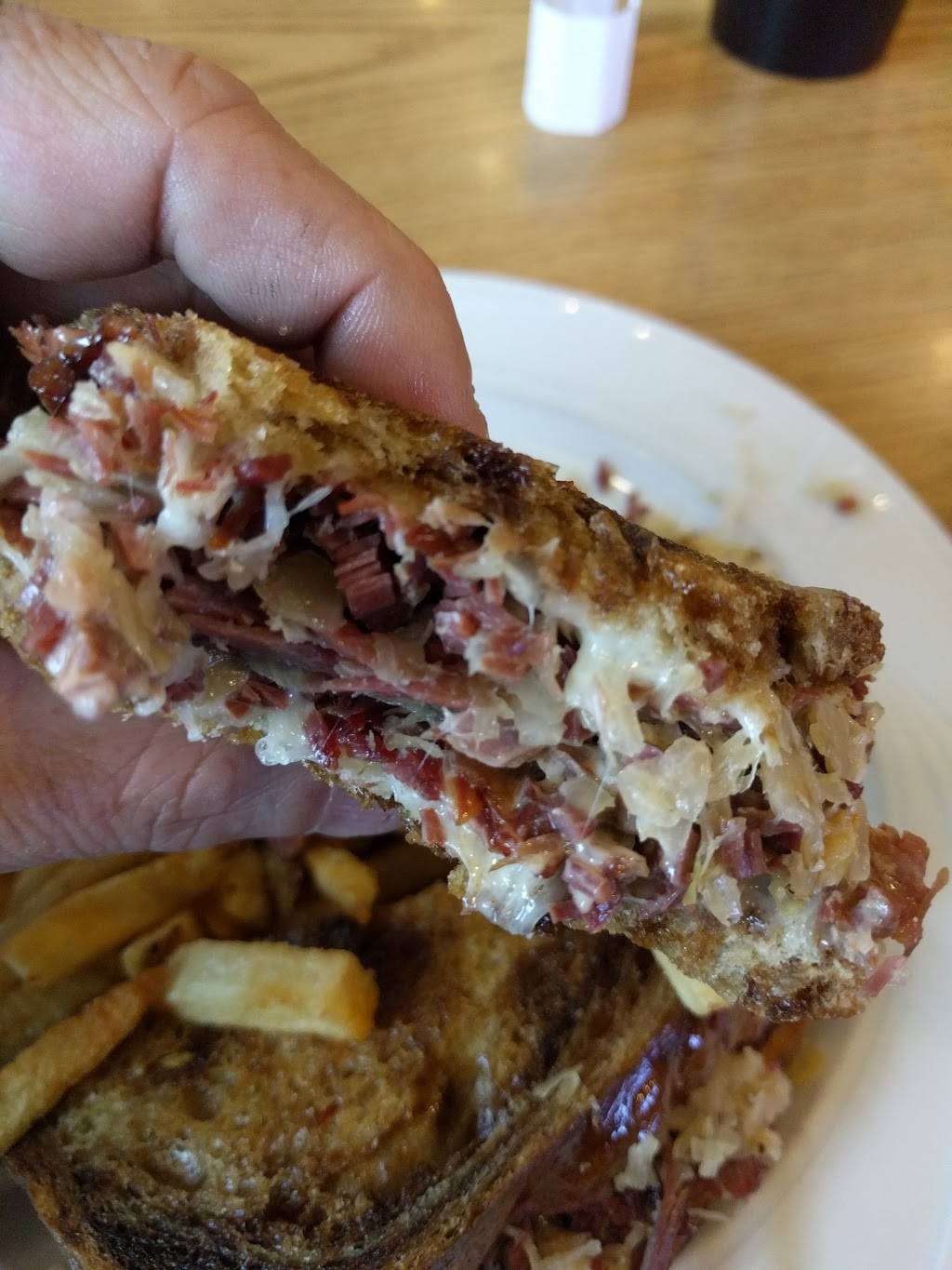 Tastebuds Smokehouse & Spirits | meal takeaway | 2680 Cleveland Ave, Marinette, WI 54143, USA | 7157329860 OR +1 715-732-9860