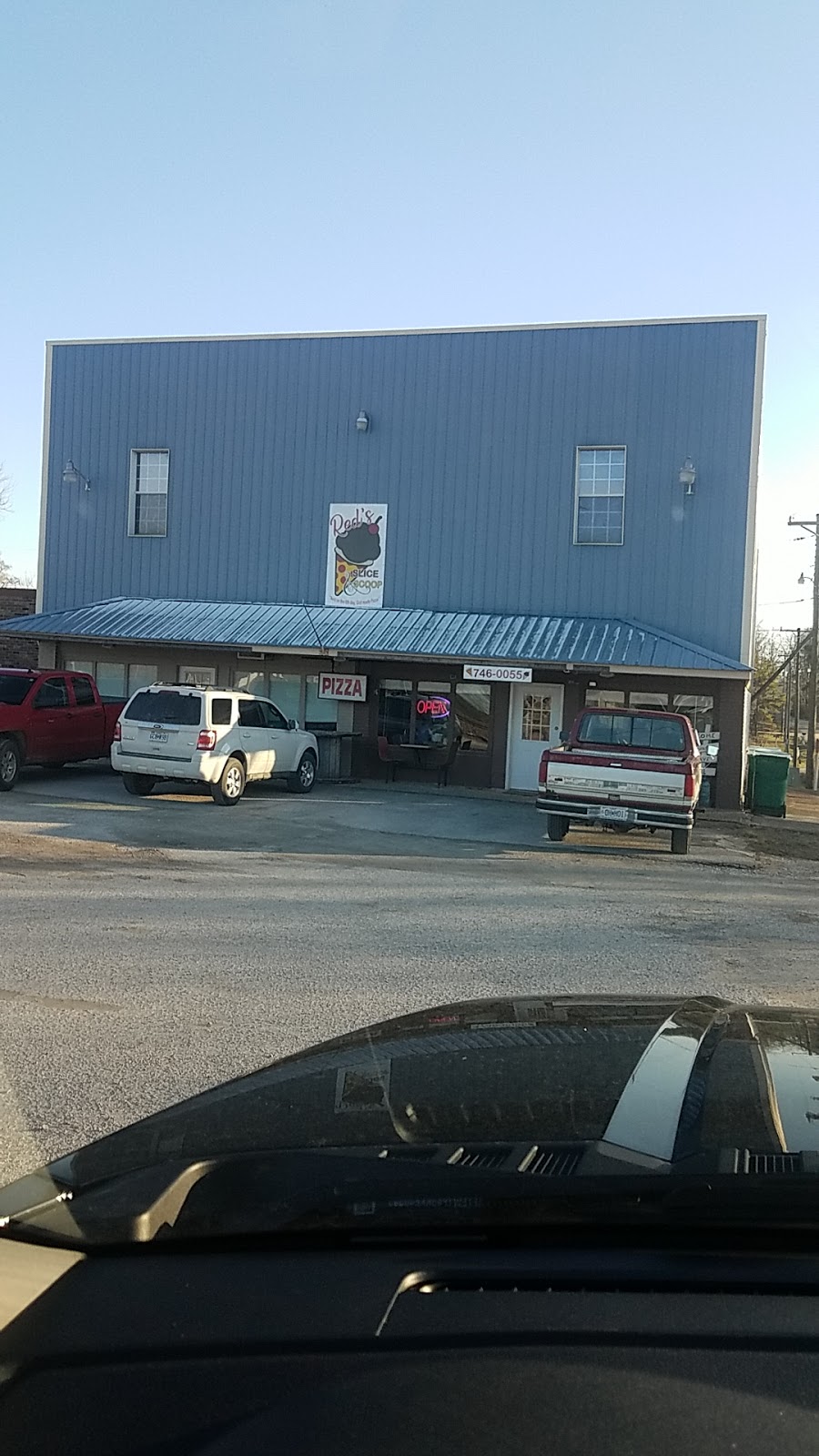 Reds Slice and Scoop | restaurant | 190 Main St, Norwood, MO 65717, USA | 4177460055 OR +1 417-746-0055