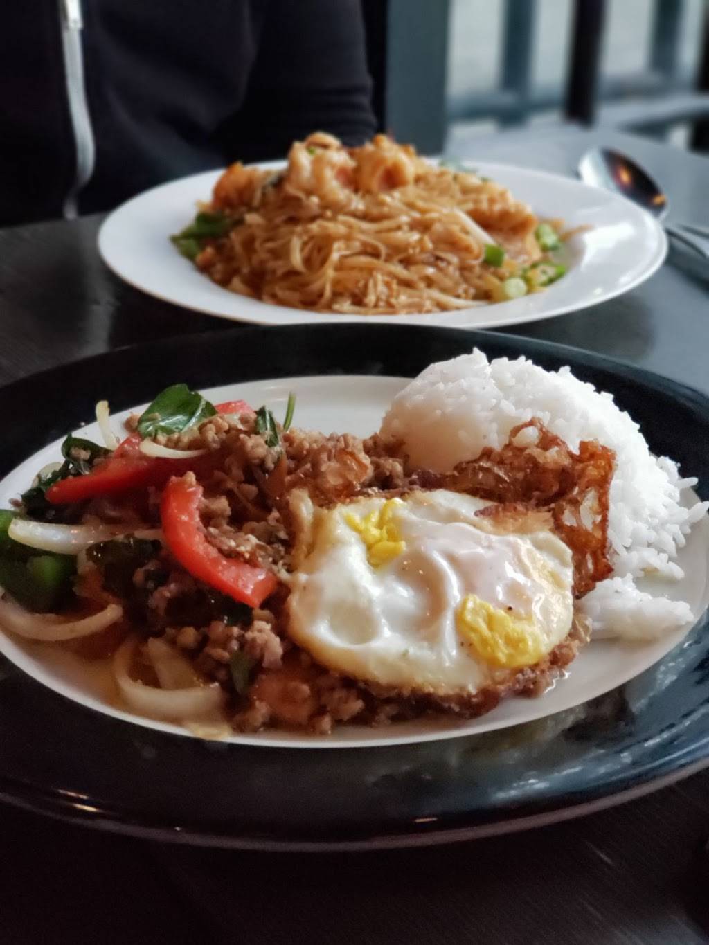 Glow Thai | restaurant | 7107 3rd Ave, Brooklyn, NY 11209, USA | 7187481920 OR +1 718-748-1920