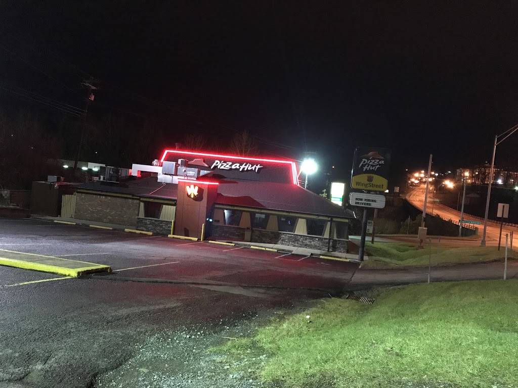 Pizza Hut | meal takeaway | 1501 Fairmont Ave, Fairmont, WV 26554, USA | 3043665566 OR +1 304-366-5566