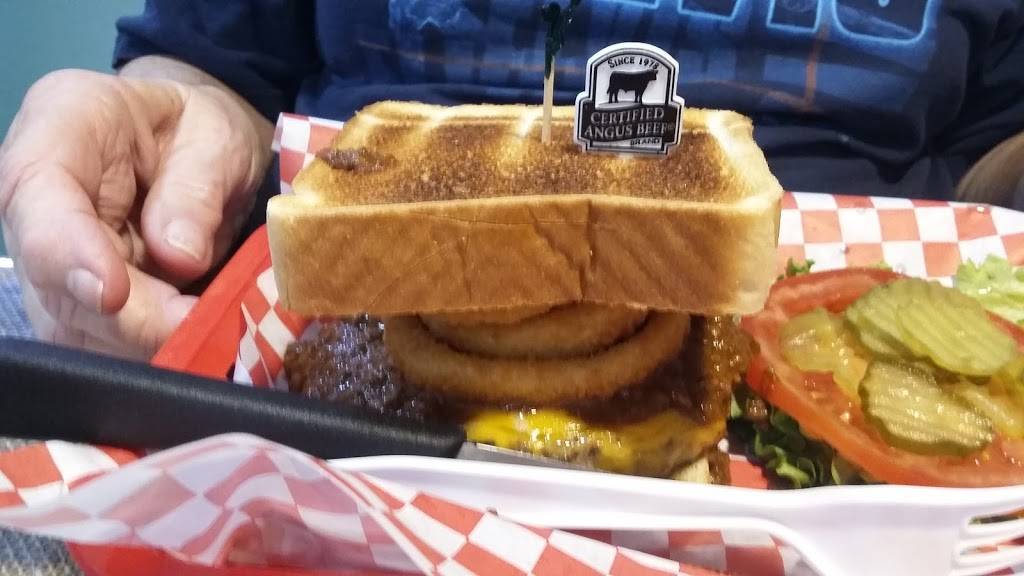 Bobs Burger Barn | restaurant | 4951 FM1283, Pipe Creek, TX 78063, USA | 8305354945 OR +1 830-535-4945