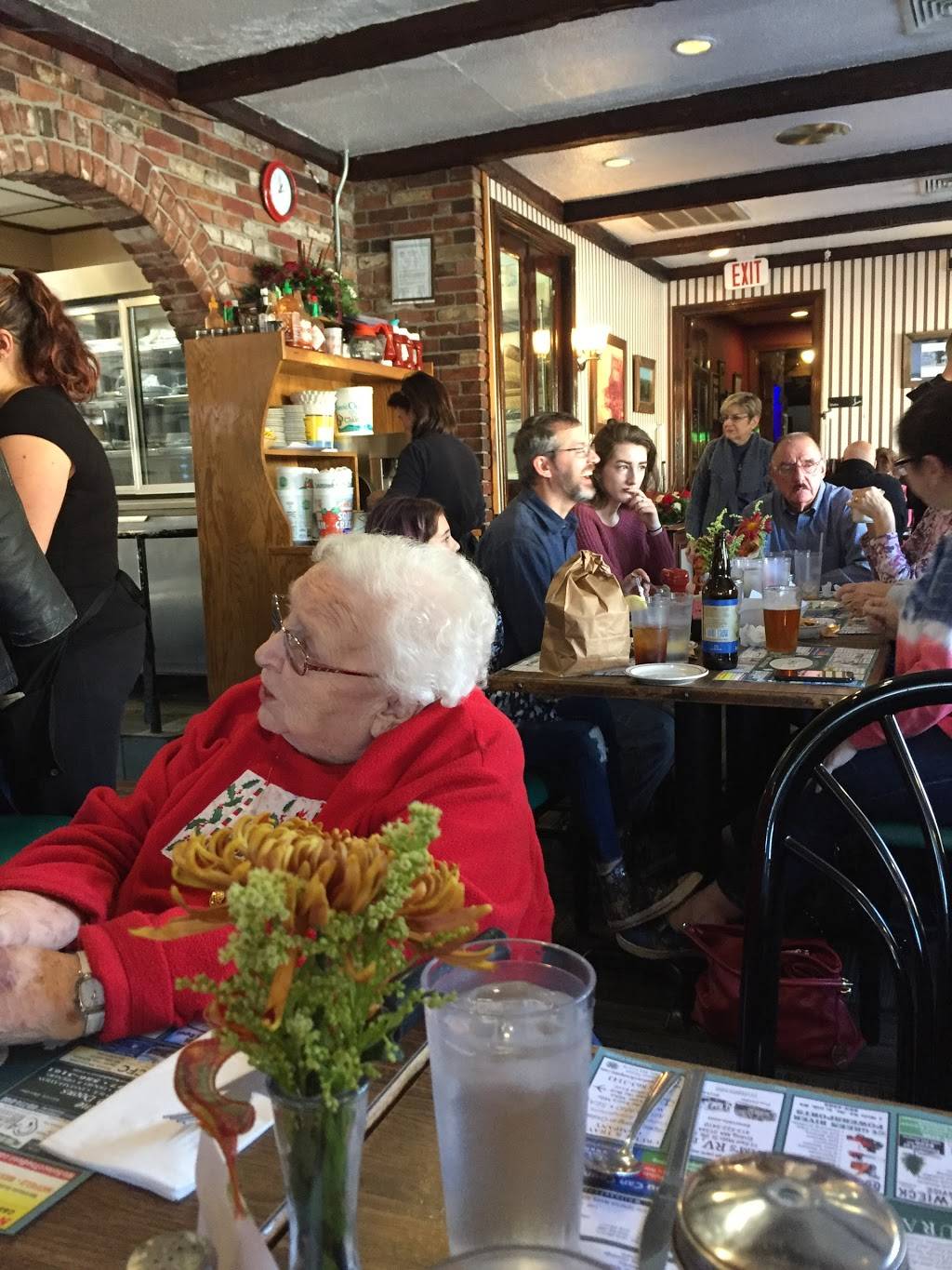 Four Leaf Clover | restaurant | 19 South St, Bernardston, MA 01337, USA | 4136489514 OR +1 413-648-9514