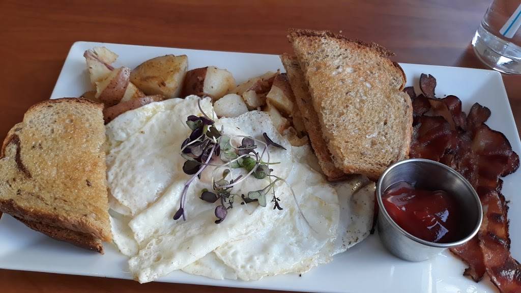 Uptown Food & Spirits | restaurant | 437 Main St, Warren, RI 02885, USA | 4014415460 OR +1 401-441-5460