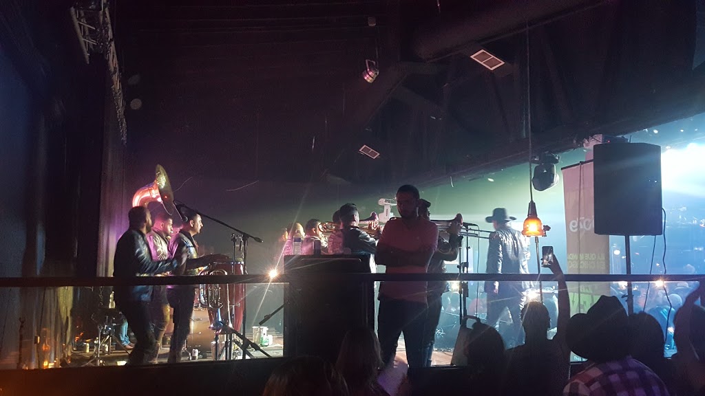 V Live Restaurant & Live Music Entertainment | restaurant | 2501 S Kedzie Ave, Chicago, IL 60623, USA | 7732472400 OR +1 773-247-2400