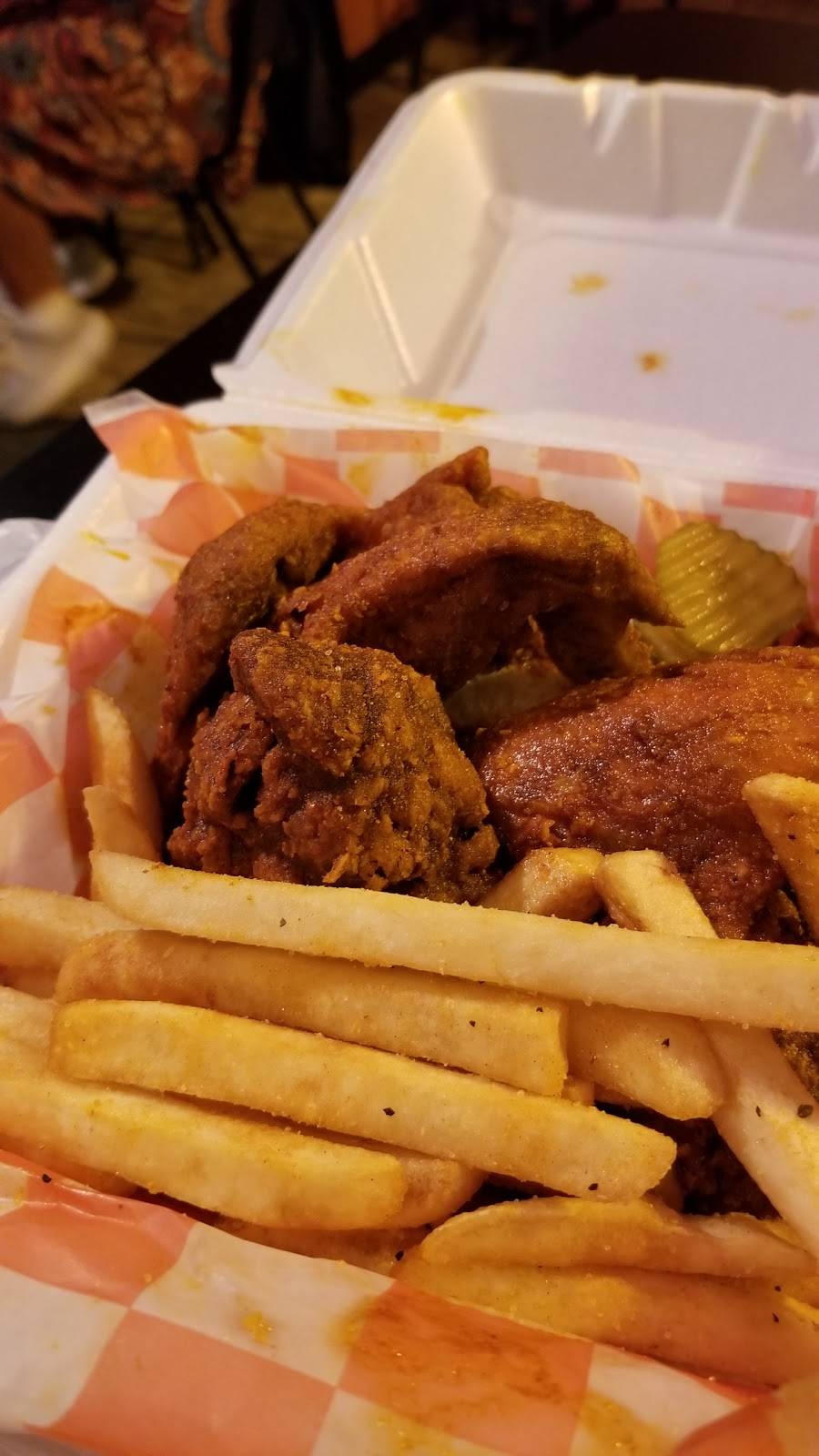 Helens Hot Chicken Murfreesboro | restaurant | 2042 Lascassas Pike a12, Murfreesboro, TN 37130, USA | 6153968779 OR +1 615-396-8779