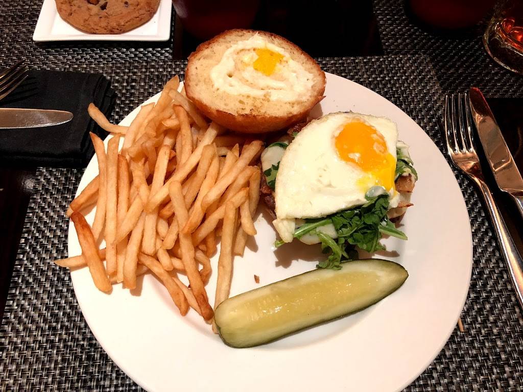 Media Grill + Bar | restaurant | 2201 N Stemmons Fwy, Dallas, TX 75207, USA | 2147617439 OR +1 214-761-7439