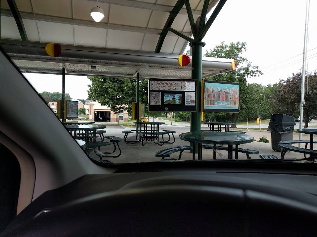 Sonic Drive-In | restaurant | 13601 W 63rd St, Shawnee, KS 66216, USA | 9136310040 OR +1 913-631-0040