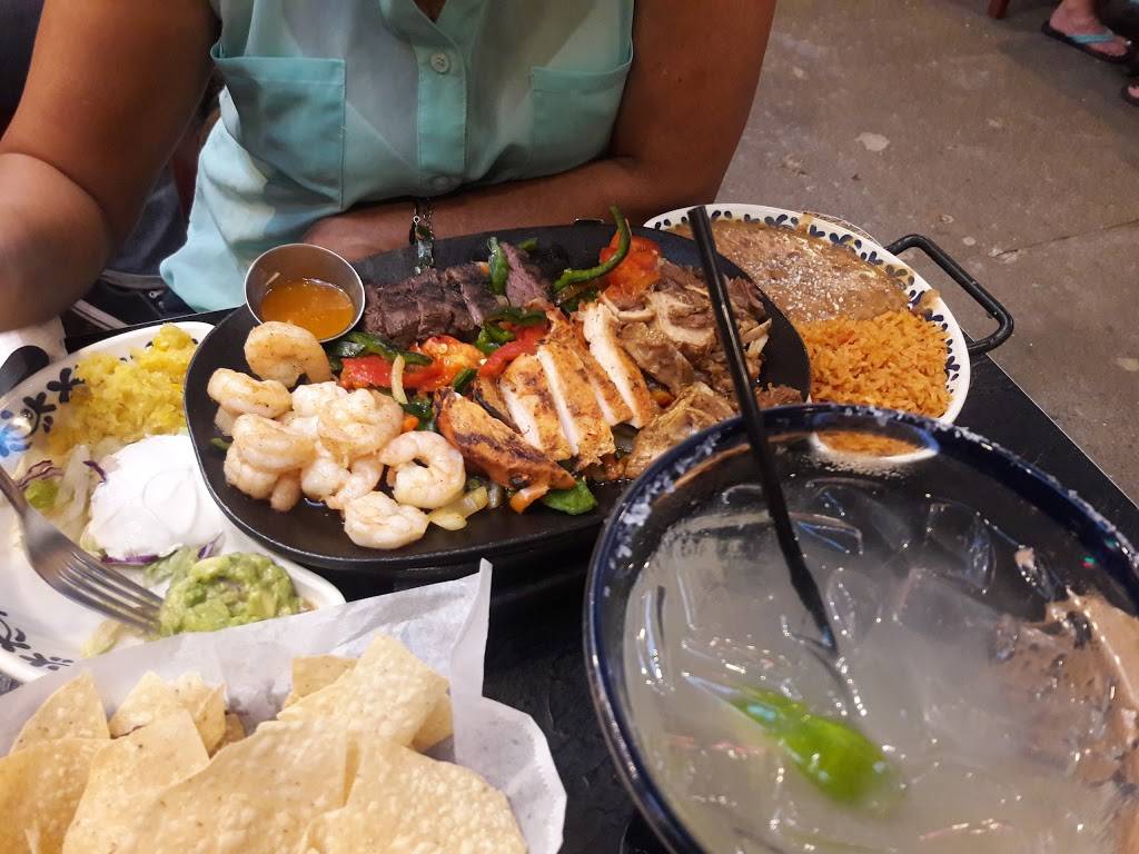 Chevys Fresh Mex | restaurant | 24 4th St, Santa Rosa, CA 95401, USA | 7075711082 OR +1 707-571-1082