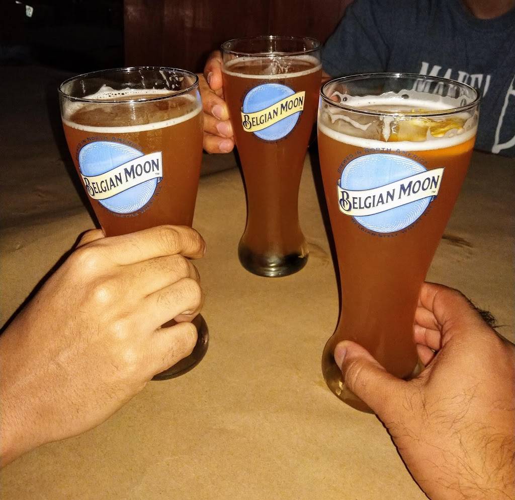 Wild Wing | restaurant | 5606 Tenth Line W, Mississauga, ON L5M 7L9, Canada | 9058129453 OR +1 905-812-9453